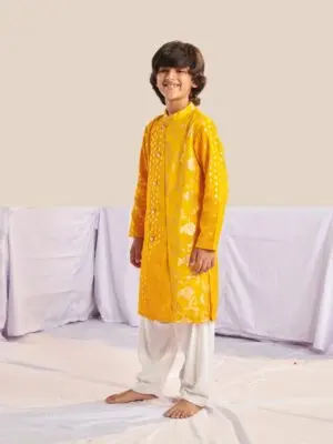 Floral Printed Regular Kurta with Pyjamas - Image 4